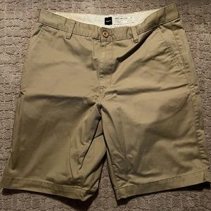 Ruca chino short, khaki color.
